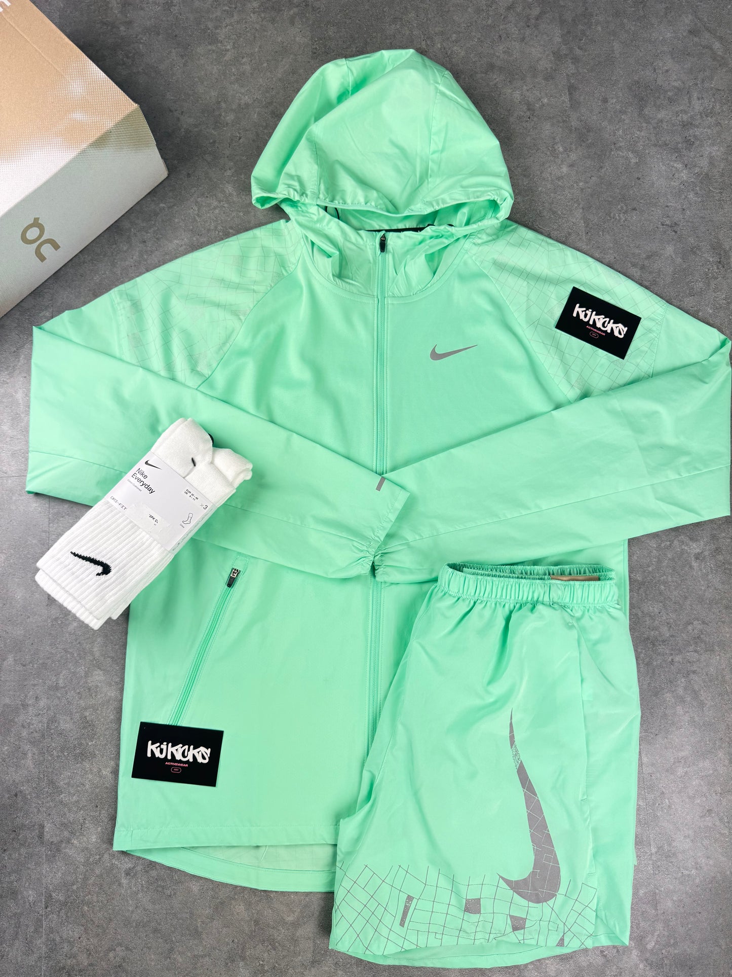 Nike Repel run division set mint